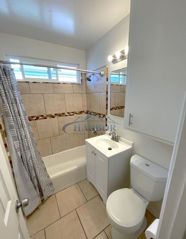 Building Photo - 1919 Vanderbilt Ln