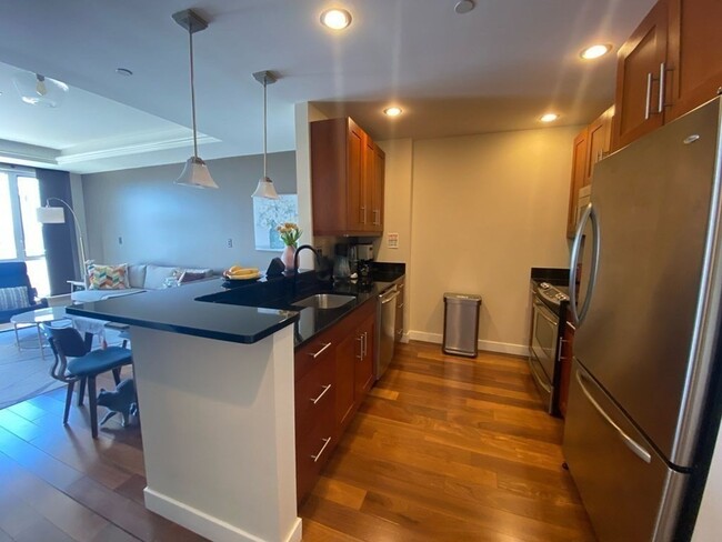 Building Photo - Spacious 2 bed 2 bath!