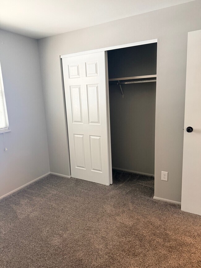 Foto del edificio - 2538 Red Coach Dr