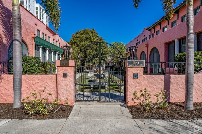 Building Photo - Spanish Oaks Apartments