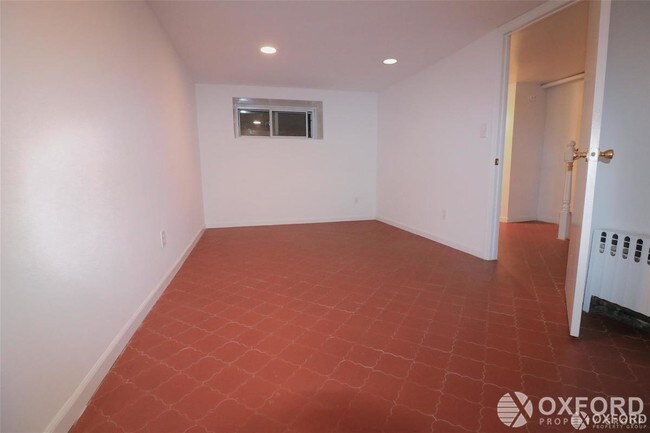 Building Photo - 51 W 69th St