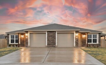 Building Photo - 902 B Childress Dr