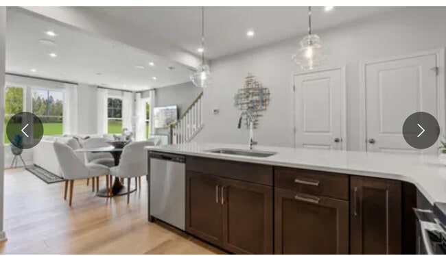 Building Photo - 658 Brookwood Glen Ter