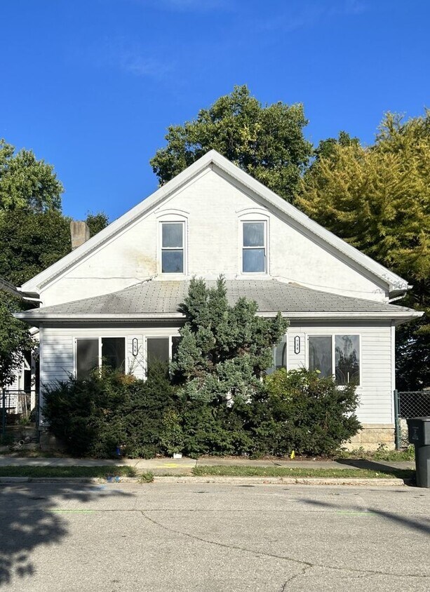 Primary Photo - 734/736 S 6th St Duplex
