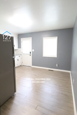 Building Photo - 2-Bedroom Duplex with In-Unit Laundry & Lawn Care Included!