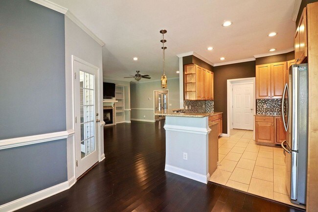 Foto del edificio - 589 Riverbirch Dr