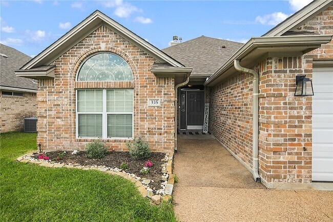 Foto del edificio - 335 Robelmont Dr
