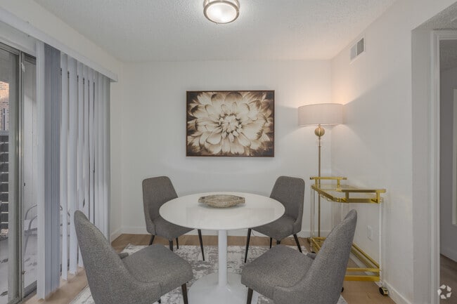 1BR, 1BA - 700SF - Dining Room - PARKSIDE ARLINGTON