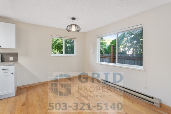 Building Photo - GPM648 - SE Stark St (T1)