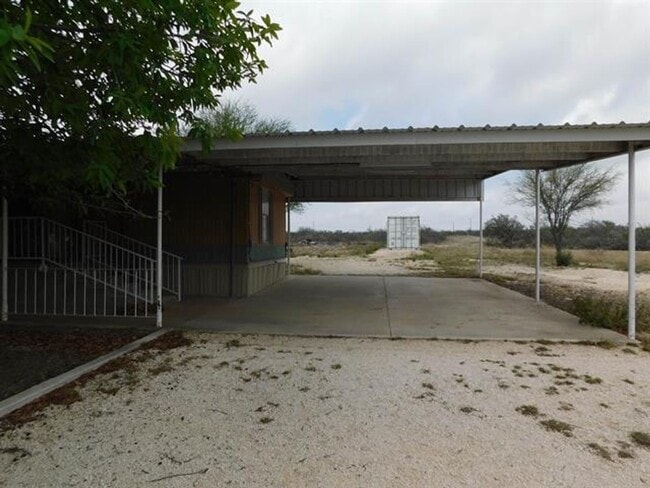 Foto del edificio - 3bedroom 2 bath with acreage