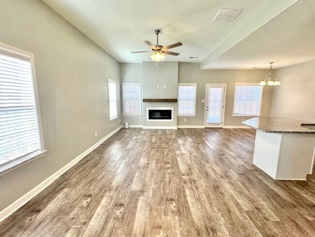Building Photo - Now Leasing a 4-bedroom 2.5 bath home in B...