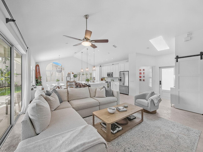 Foto del edificio - 217 Colony Way W