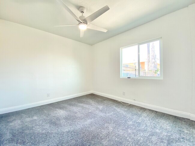 Building Photo - 1040 W 91st St