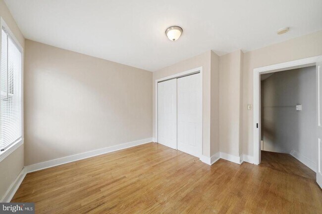Foto del edificio - 403 W South St