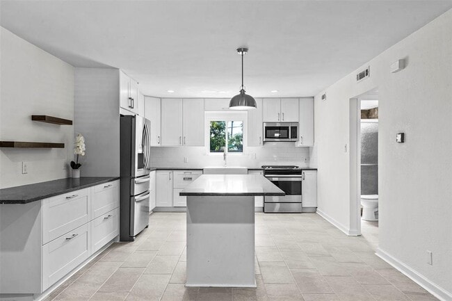 Building Photo - 7511 Eastcrest Dr