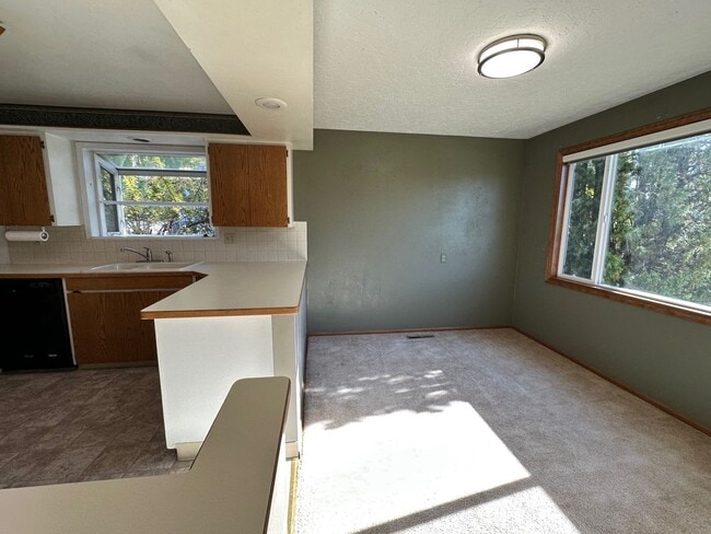 Foto del edificio - Northwest Area 3 Bedroom 2 Bath Rancher