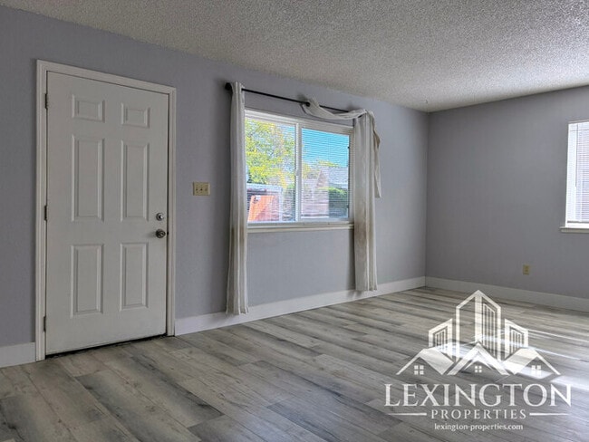 Building Photo - Charming 2BD/1.5BA Sacramento Home, near J...