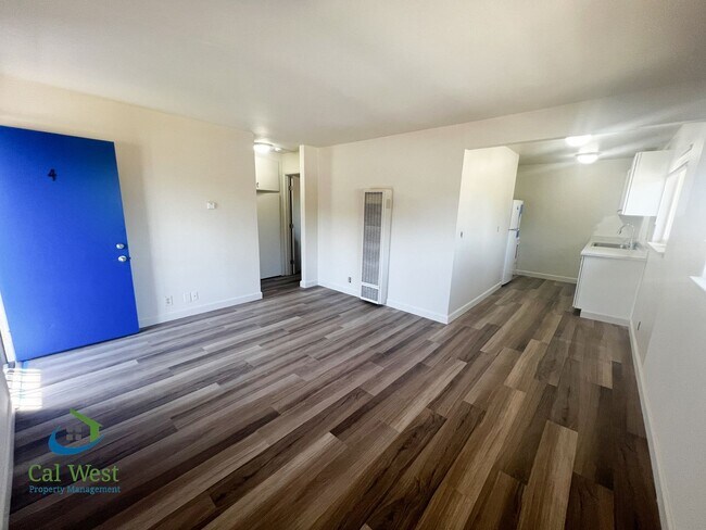 Building Photo - $2095 - Cozy Upstairs 1 bed / 1 bath near ...