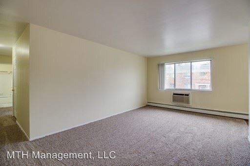 Building Photo - 3227-3227 Holiday Dr