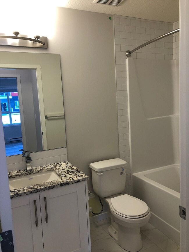 Building Photo - Convenient 1 Bd/1 Bth, Main Floor Unit in ...