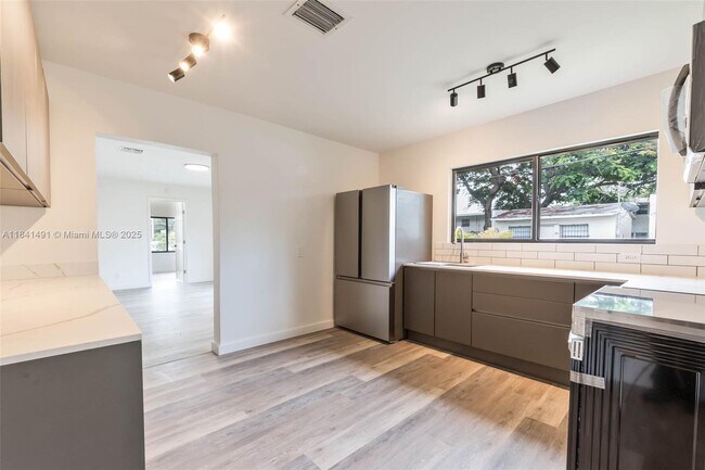 Foto del edificio - 25 NW 78th St