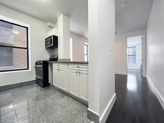 Building Photo - 880 St Nicholas Ave