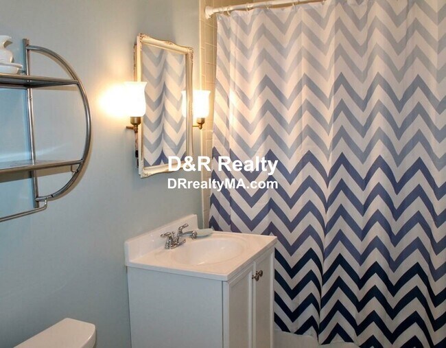 Building Photo - 2 Gilson Ter