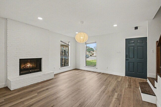 Foto del edificio - Beautifully updated 2-2.5-2 in Mistletoe Heights, Fort Worth!