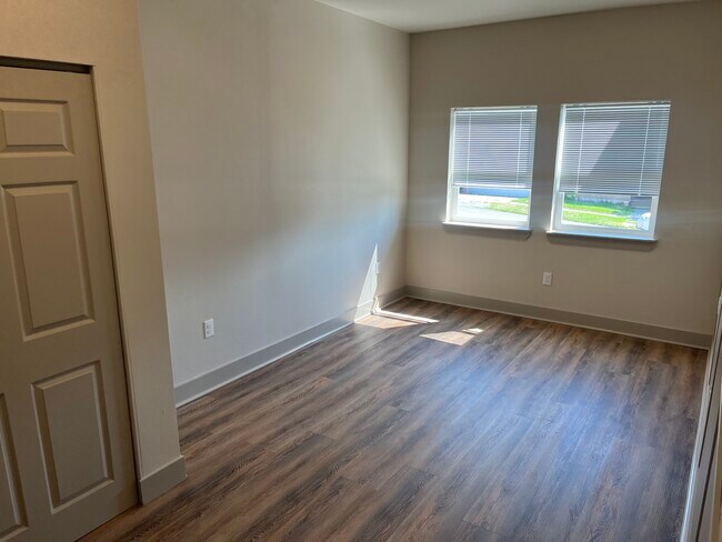 Foto del edificio - 608 S Jackson St