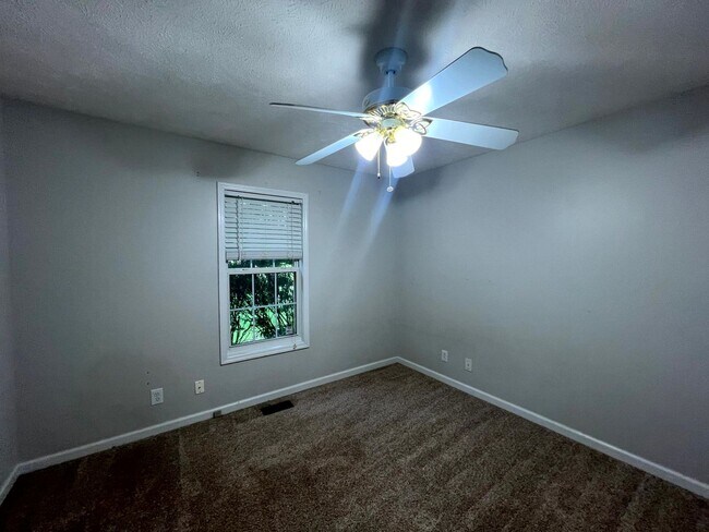 Building Photo - 7112 Overland Ct