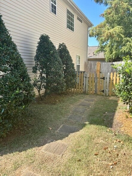 Foto del edificio - 503 Bridal Way Ct