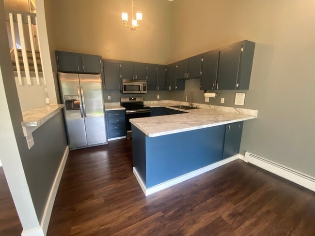 Building Photo - Beautiful Eagle River home in the Eagle-wo...