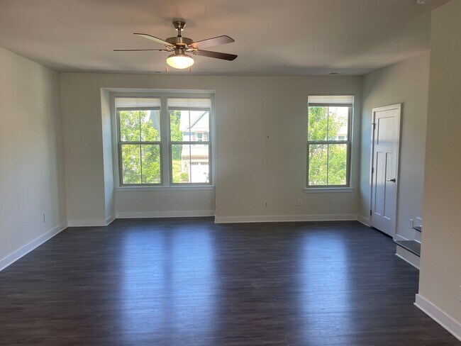 Building Photo - Luxury 3BR Townhome in Langtree- Modern Finishes & Prime Location!