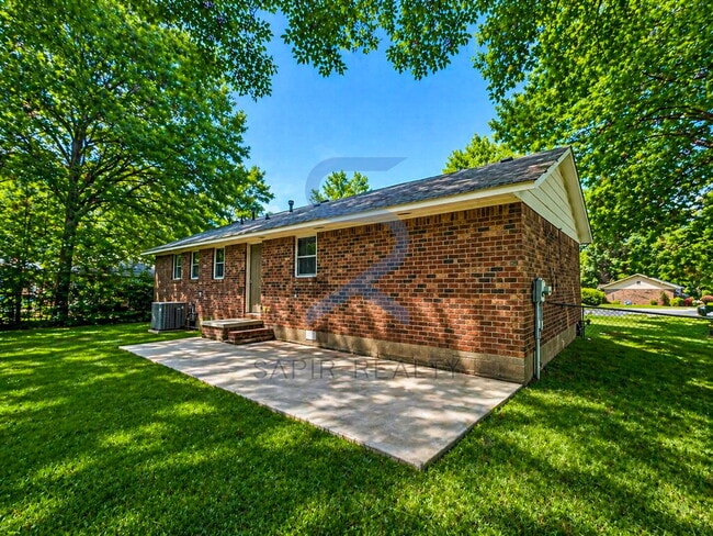 Building Photo - Charming 3-Bed Home on Iron Gate Blvd: Cozy Comfort in 1075 Sq Ft, Jonesboro!