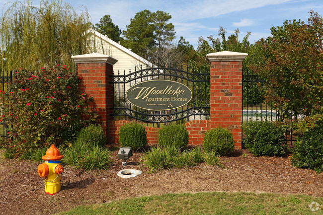 Building Photo - Woodlake Apartments