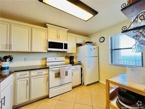 Building Photo - 4250 N Hwy A1A