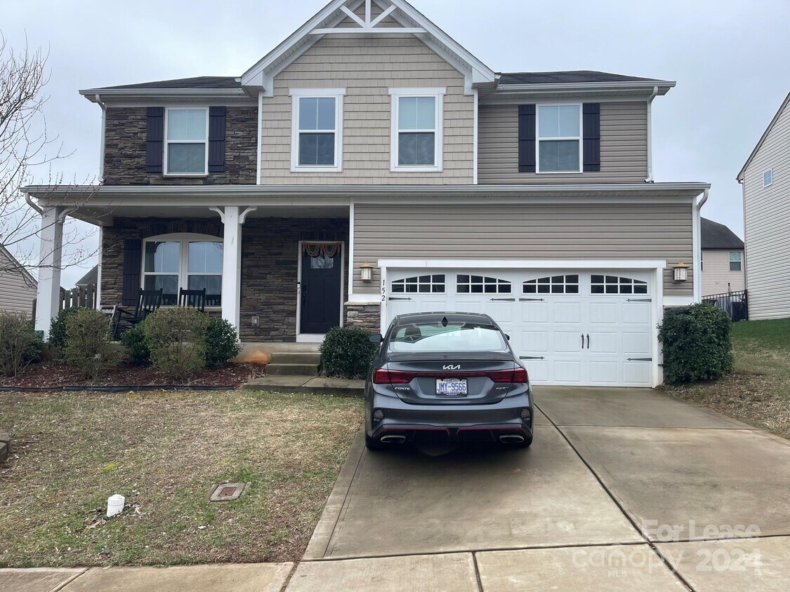 Primary Photo - 152 Gilden Way