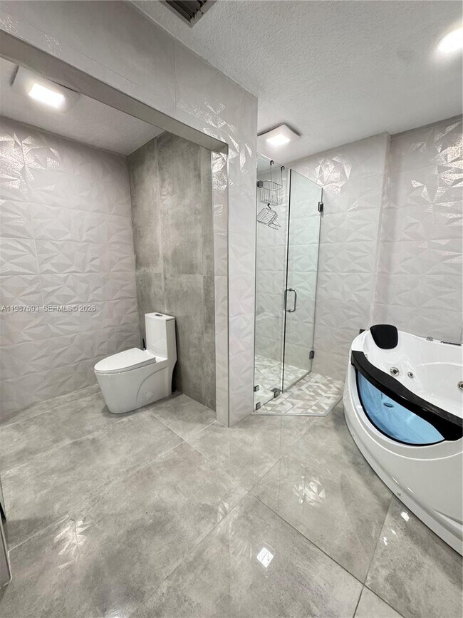 Foto del edificio - 5860 NW 111th Ave