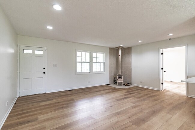 Building Photo - 1075 Aspen Dr