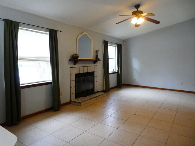 Foto del edificio - 1465 Live Oak Dr