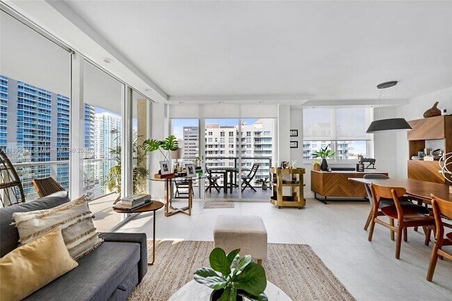 Foto del edificio - 1155 Brickell Bay Dr