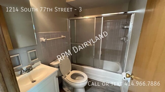 Building Photo - 1214 S 77th St