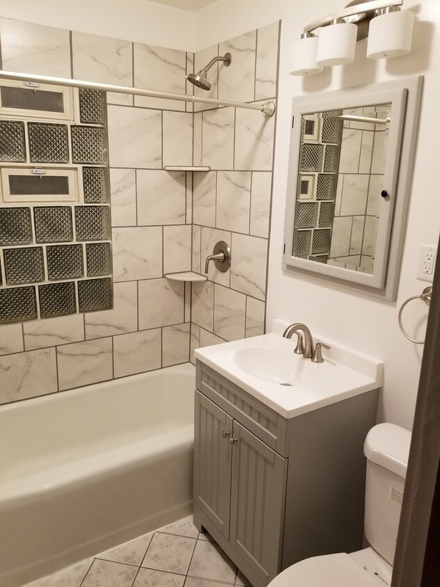 1918 S 56th St, West Allis, WI 53219 Townhouse for Rent in West Allis