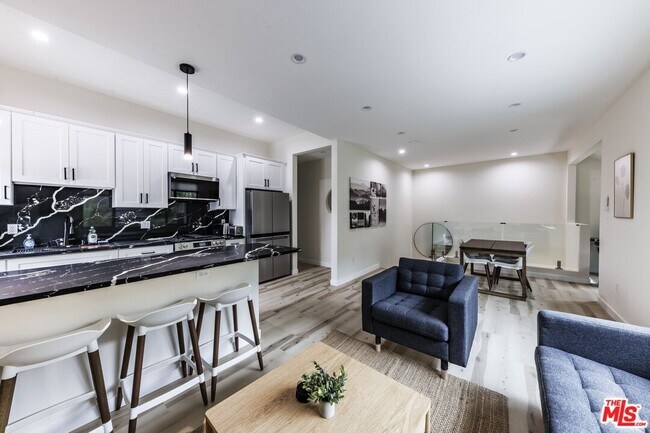 Foto del edificio - 9024 Phyllis Ave