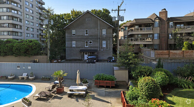 Building Photo - 550 W 12th Ave