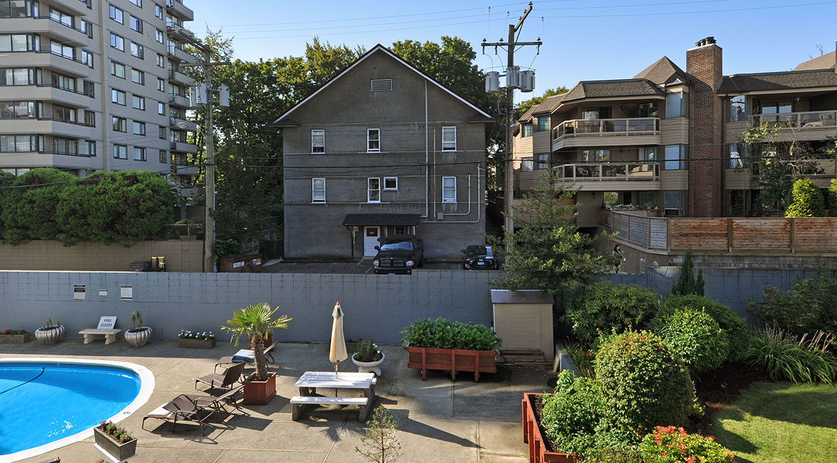 Primary Photo - Hollyburn Court