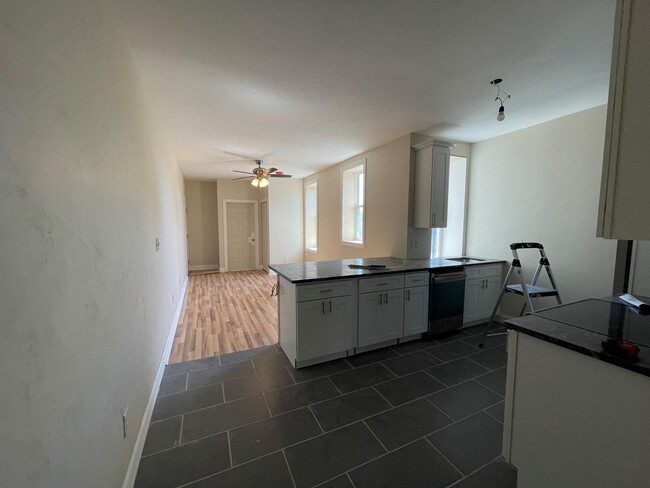Building Photo - 352 Melwood Ave