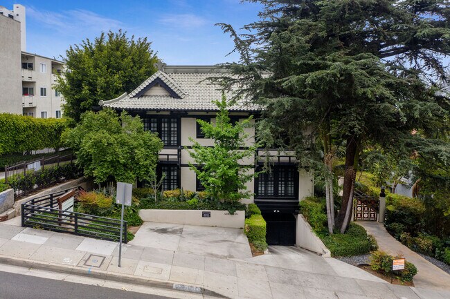 Foto del edificio - 1216 N La Cienega Blvd