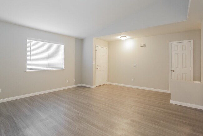 Foto del edificio - 7332 Backstretch Dr