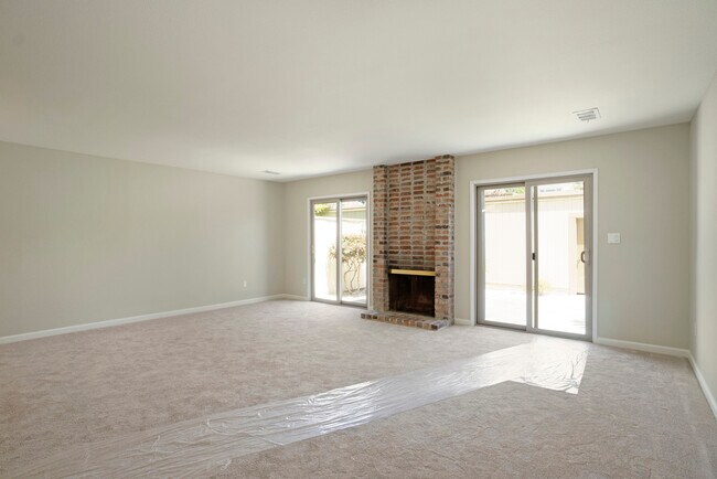 Building Photo - 3229 Santa Cruz Ln
